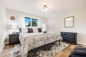 2 chambres, fer et planche à repasser, lit parapluie, Wi-Fi gratuit