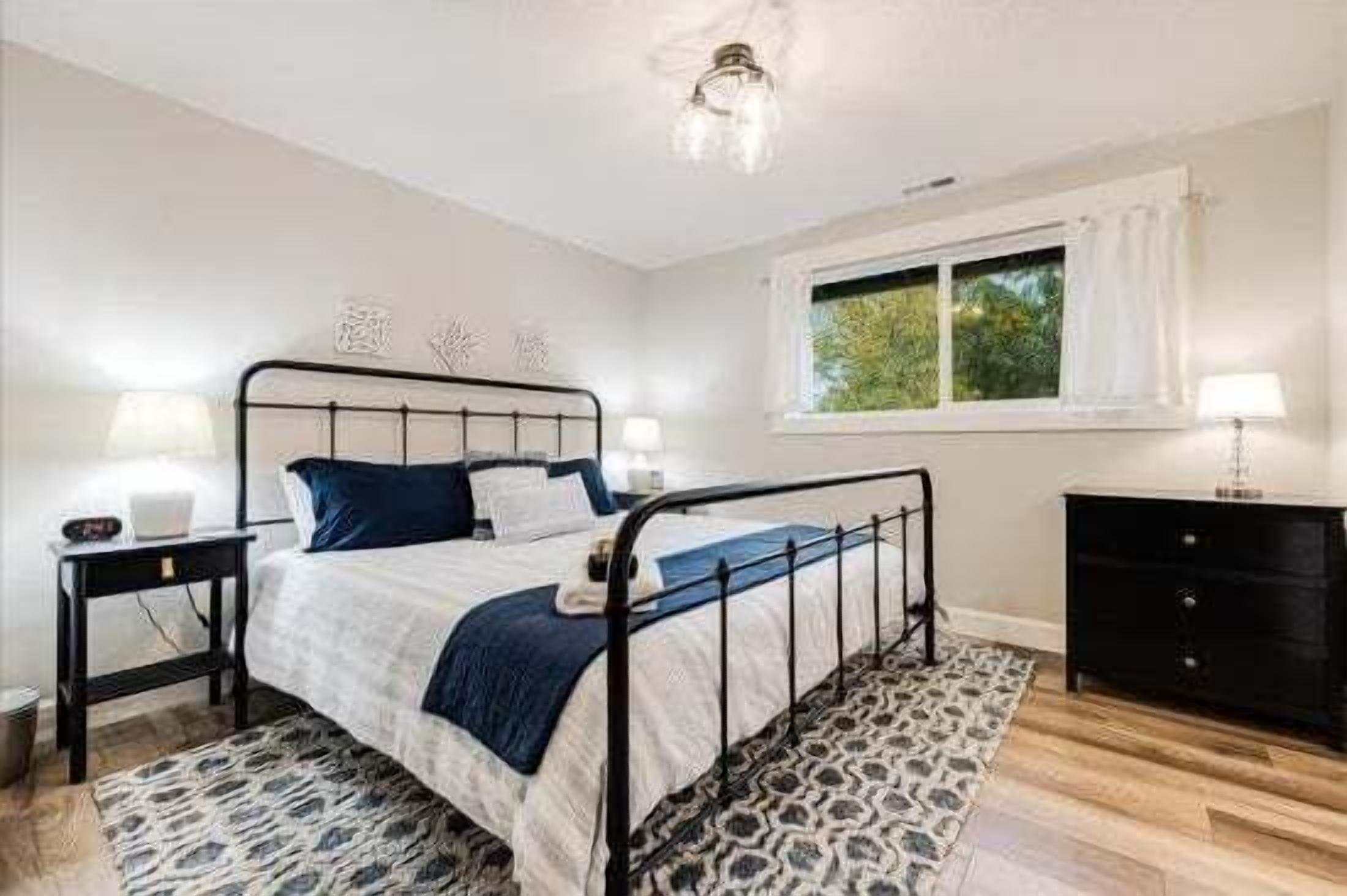 2 bedrooms, iron/ironing board, travel cot, free WiFi