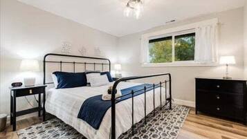 2 bedrooms, iron/ironing board, travel cot, free WiFi