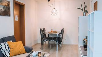 Apartment (One Bedroom Apartment) | Dining room