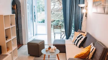 Apartment (One Bedroom Apartment) | Wohnzimmer