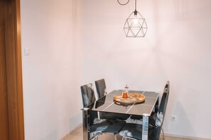 Apartment (One Bedroom Apartment) | Dining room - Apartment With Atrium Anabela (Tolmin)