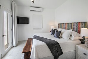 5 bedrooms, iron/ironing board, WiFi, bed sheets