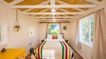 1 bedroom, desk, WiFi, bed sheets