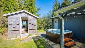 Bañera de hidromasaje al aire libre