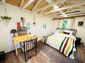 1 bedroom, desk, WiFi, bed sheets