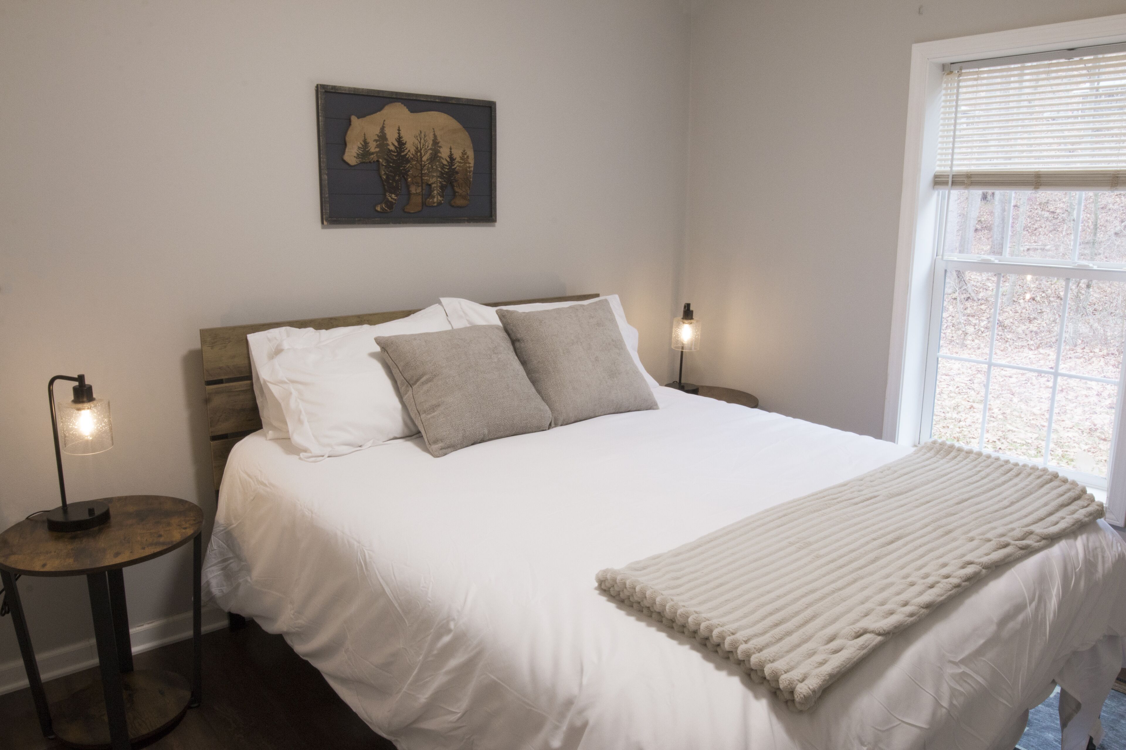 Oak Creek-Pet friendly-Hot Tub-Fire Pit-Grill-Creekside-Lights