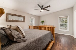 3 bedrooms, in-room safe, free WiFi, bed sheets