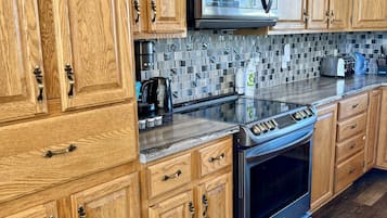 Mikroaaltouuni, uuni, liesi, astianpesukone