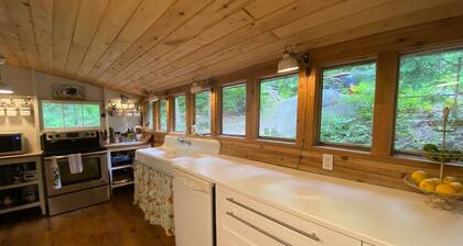 Papineau Lake cottage and converted boathouse, clean water, sleeps up to 10.