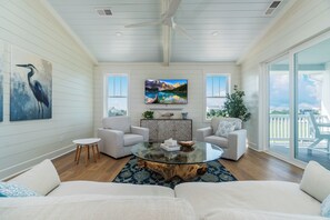 Smart TV - Sunsets over the Sound, Poolside Luxury, steps away to The Point, diamond of the (Emerald Isle)