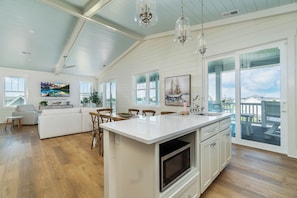 Interior - Sunsets over the Sound, Poolside Luxury, steps away to The Point, diamond of the (Emerald Isle)