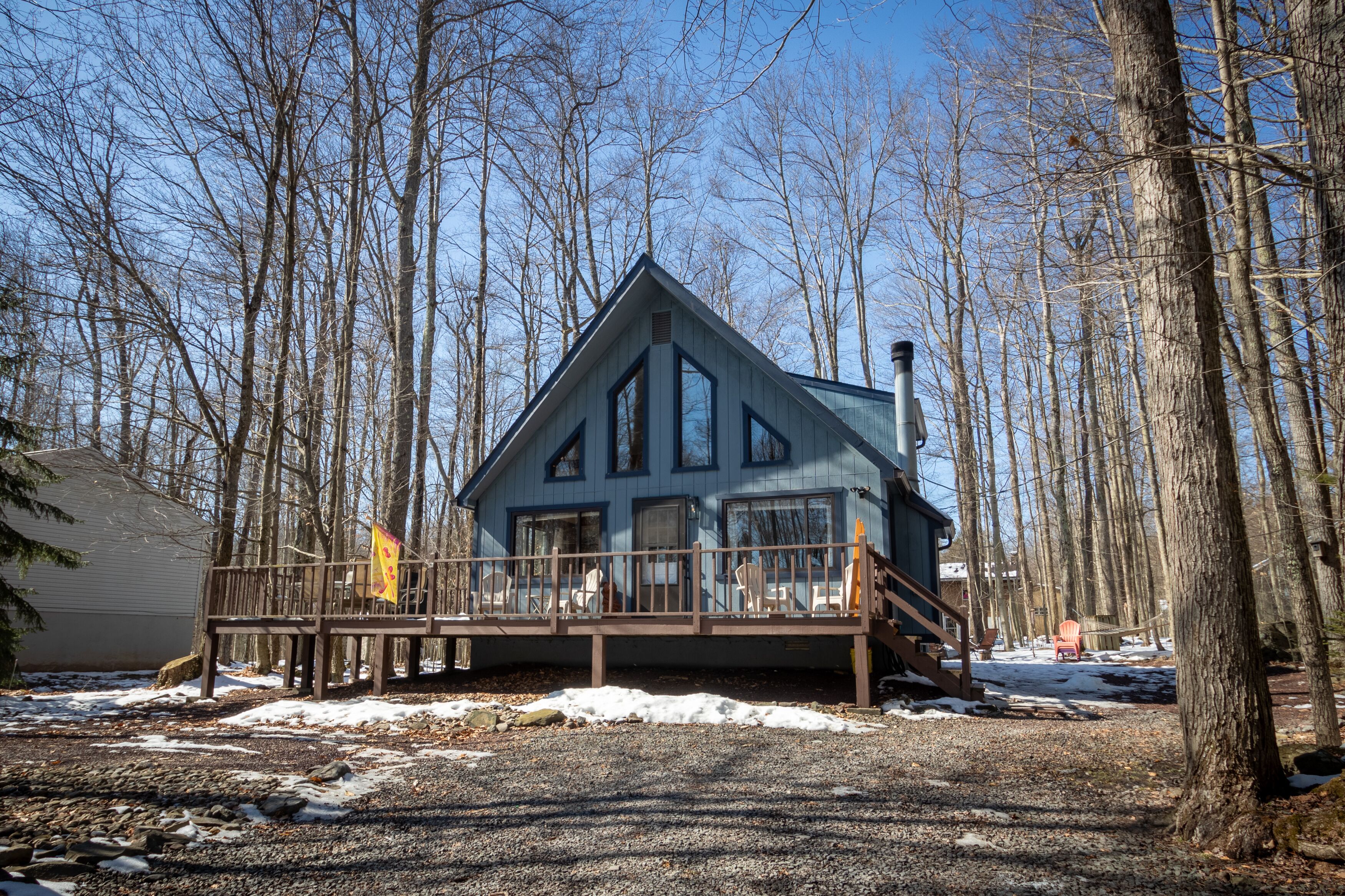 Cozy Chalet Nestled in the Woods by Arrowhead Lake