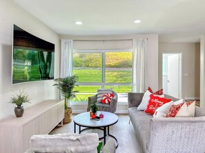 Smart TV - Sweet 2 bd for monthly stay! 20 mi to Disney (Diamond Bar)