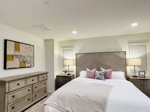 3 bedrooms, desk, iron/ironing board, travel cot - Brand NEW HOUSE - Up to 50% Discount (Fontana)