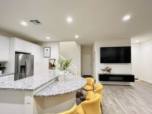 Fridge, microwave, oven, stovetop - Brand NEW HOUSE - Up to 50% Discount (Fontana)