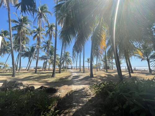 Sugarloaf Beachhouse and Surf Lodge