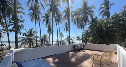 Sugarloaf Beachhouse and Surf Lodge
