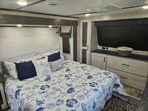 1 bedroom, travel cot, WiFi, bed sheets