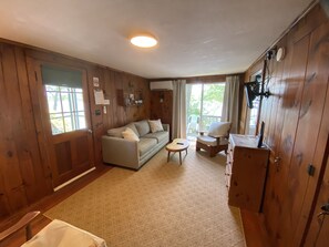 Living area - The Pines at Center Harbor (Moultonborough)
