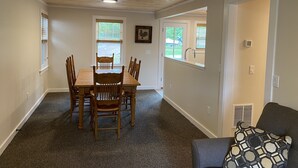 House | Dining room - The Pines at Center Harbor (Moultonborough)