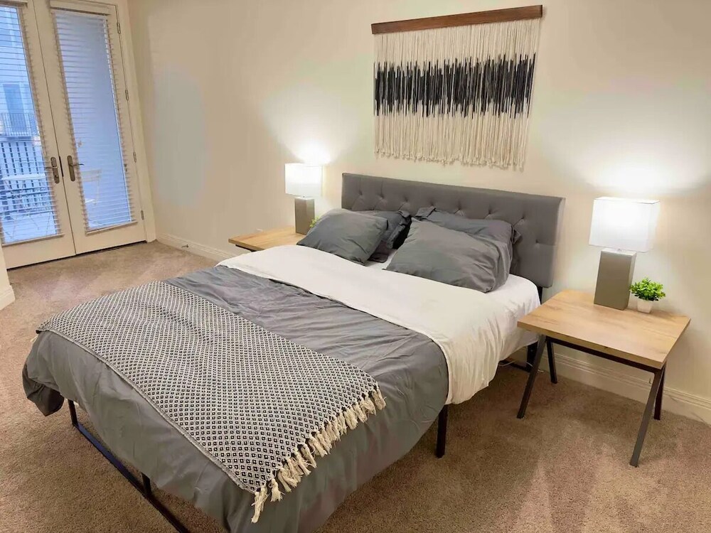 Downtown Indy Gem 1BR w/ Free Parking Indianapolis Vrbo