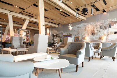 Apartment with Partial Mountain View (B229)