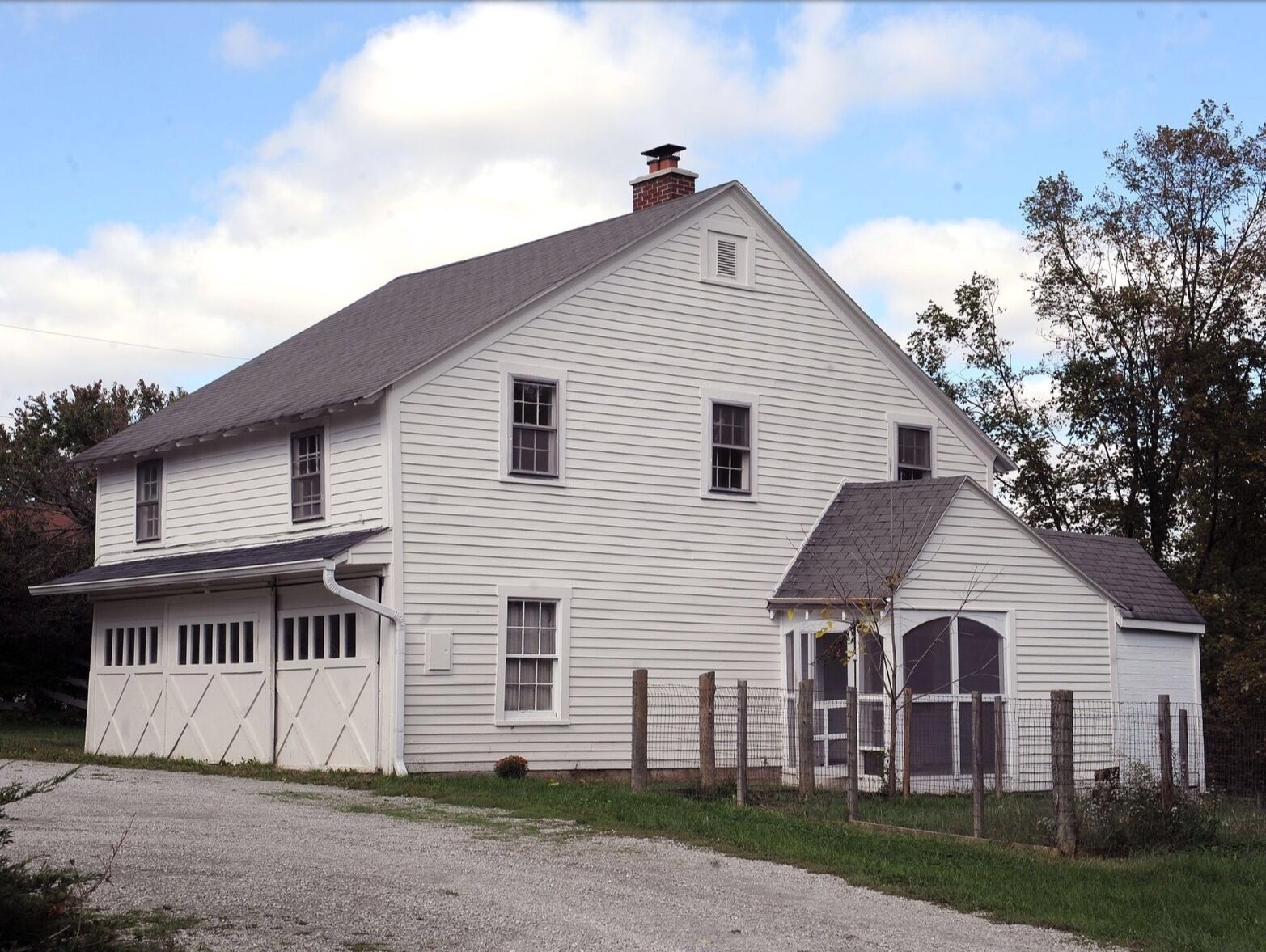 Stay in a part of Carmel history. Minutes from downtown Carmel and Grand Park.