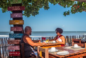 Buffet déjeuner gratuit tous les jours