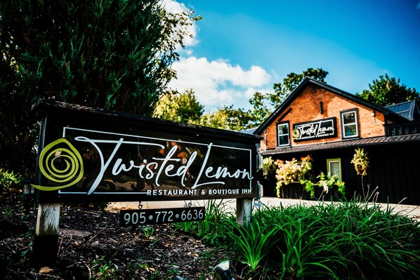 A sign for Twisted Lemon Restaurant & Boutique Inn with a contact number. - Twisted Lemon Restaurant & Boutique Inn (Haldimand County)