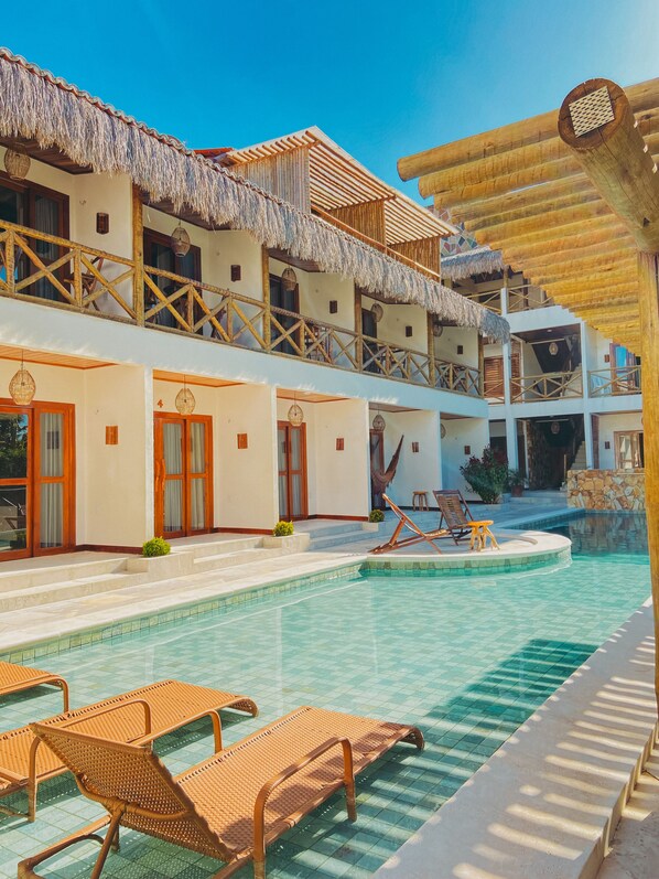 Outdoor pool - Pousada Velho Chico (Amontada)