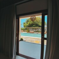 Blackout drapes, soundproofing, free WiFi, bed sheets