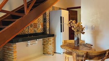 Apartamento família | Cozinha privada | Micro-ondas em uma área comum