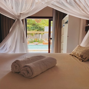 Blackout curtains, soundproofing, free WiFi, bed sheets - Pousada Velho Chico (Amontada)