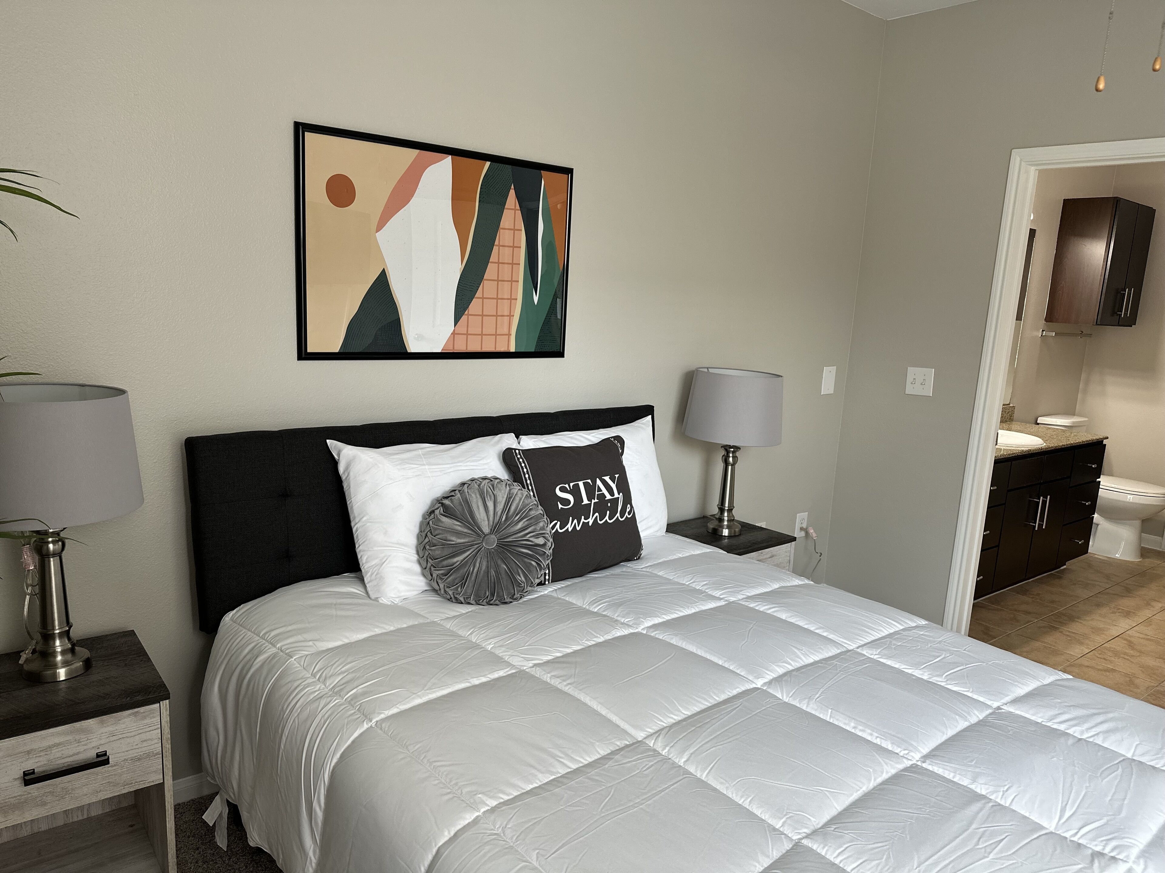 2 habitaciones, caja de seguridad en la habitación y escritorio 