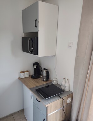 Fridge, microwave, stovetop, coffee/tea maker