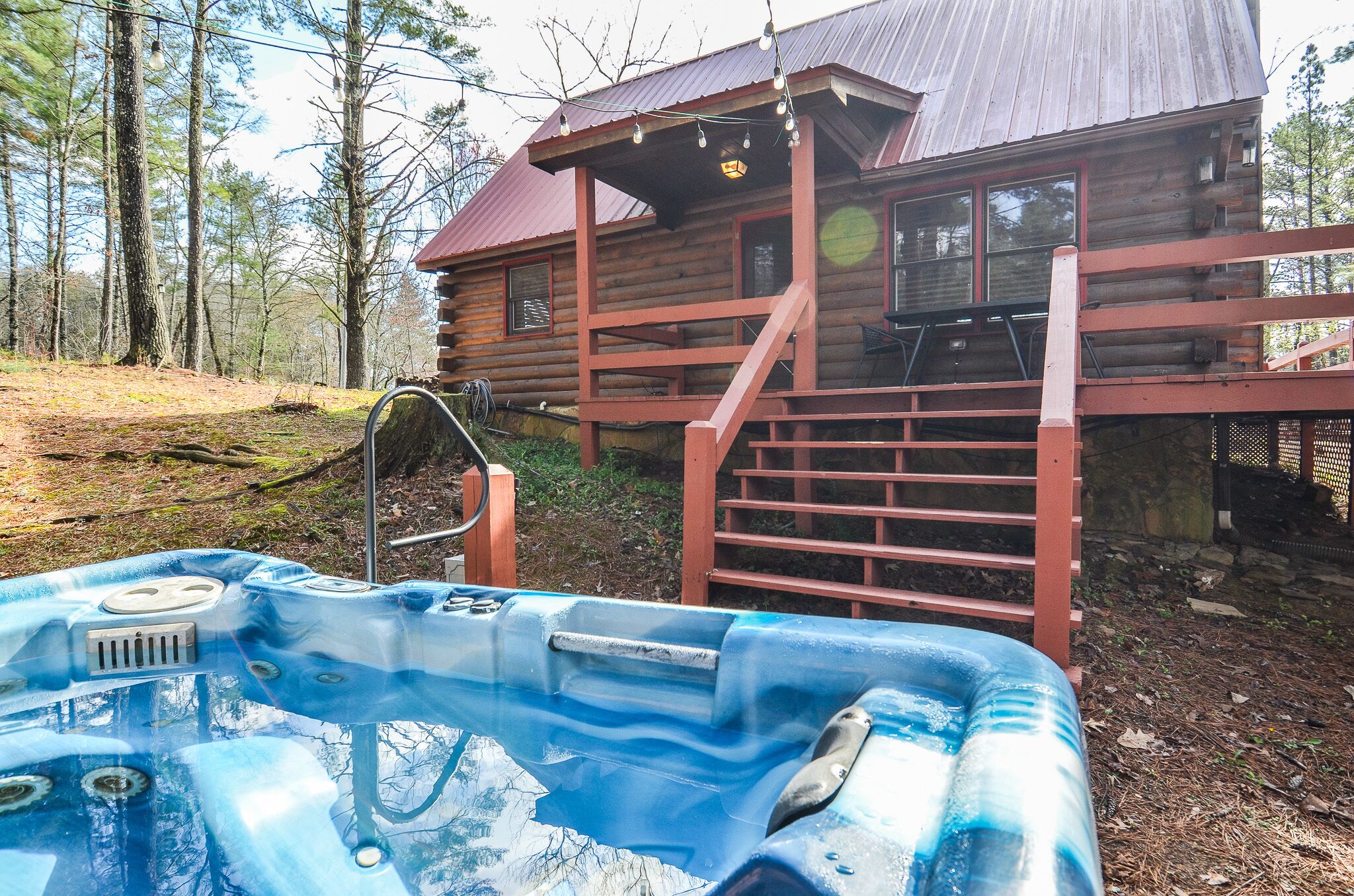 Brighter Days Ahead! 1 BR+Loft/1 BA-HOT TUB, Fire pit, + minutes to Blue Ridge!