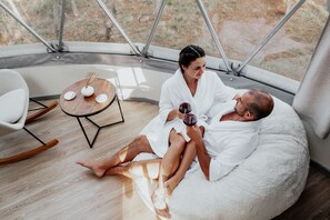 1 bedroom, Egyptian cotton sheets, premium bedding, down comforters - FlowEdge Riverside Getaway (Elderbank)
