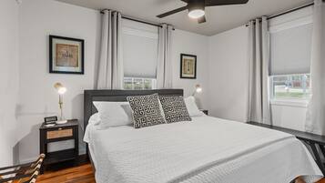 2 chambres, bureau, fer et planche Ă repasser, lit parapluie