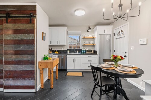 Adorable cottage in Franklin l Detached home l Pet friendly l Close to town