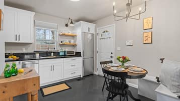 冰箱、微波炉、烤箱、炉灶