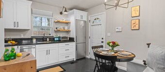 Adorable cottage in Franklin l Detached home l Pet friendly l Close to town