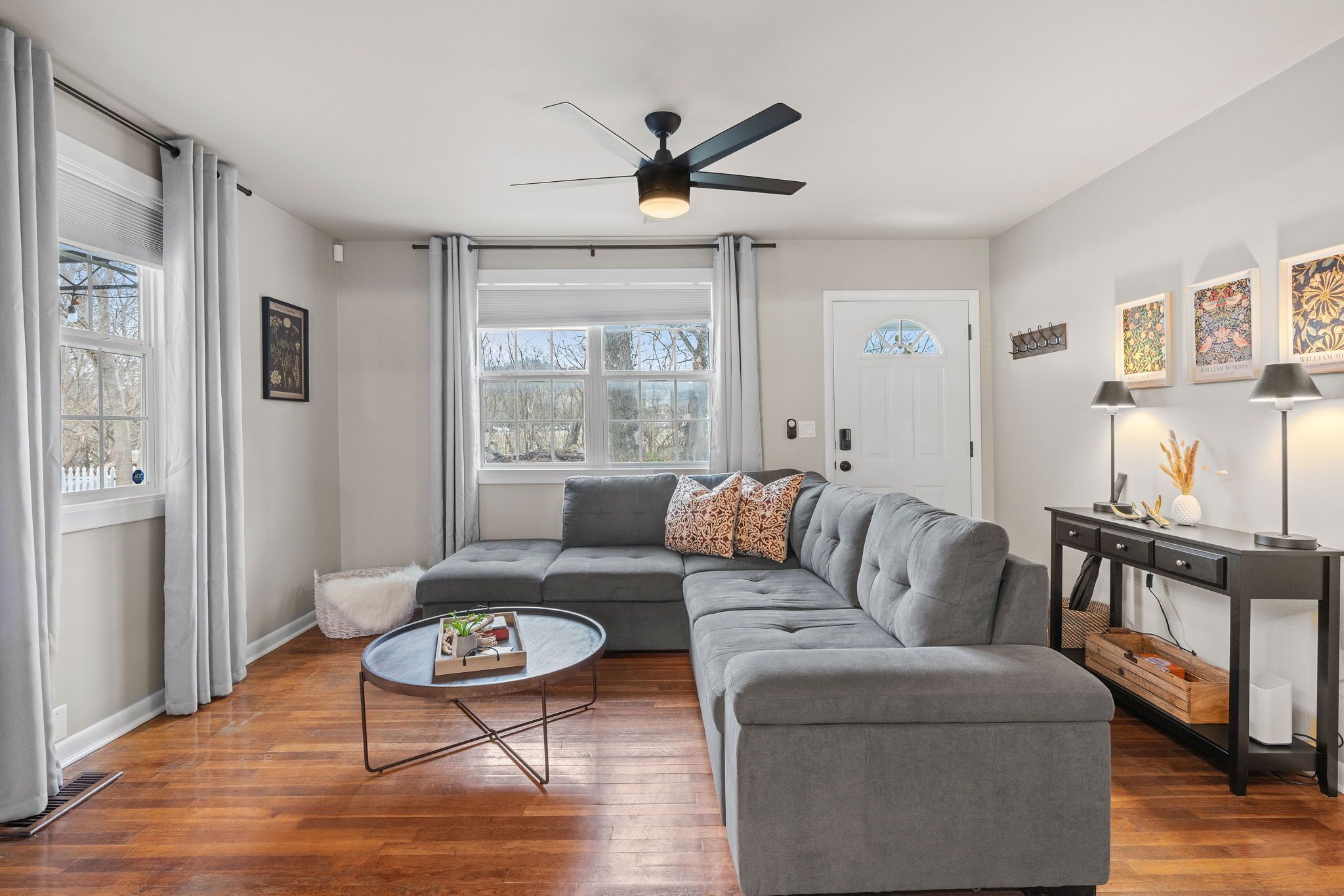 Una Smart TV, una chimenea