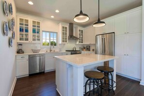 Fridge, microwave, oven, stovetop - *NEW 7BD Farmhouse Estate |Pool, PickleB, Gym| AC (Koloa)