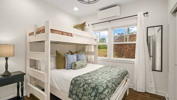 7 camere, una scrivania, ferro/asse da stiro, culla da viaggio