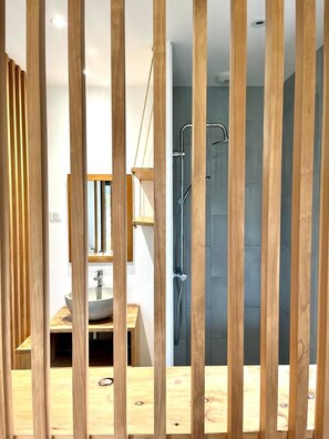 Shower, hair dryer, towels - Maison au Cœur de la Presqu'ile (CROZON)