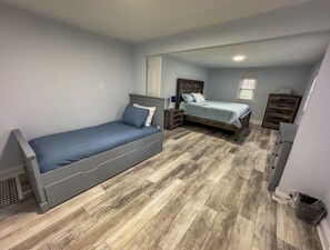4 bedrooms, iron/ironing board, free WiFi, bed sheets