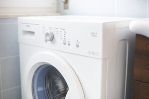 Interior - Downtown apartment, 2 steps from the beach with free parking (Pescara)