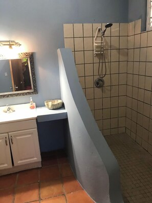 Shower, towels, soap, shampoo - Charming,Private 2-bedroom Villa Caribella Overlooking Fish and Wildlife Reserve (Puerto Ferro)