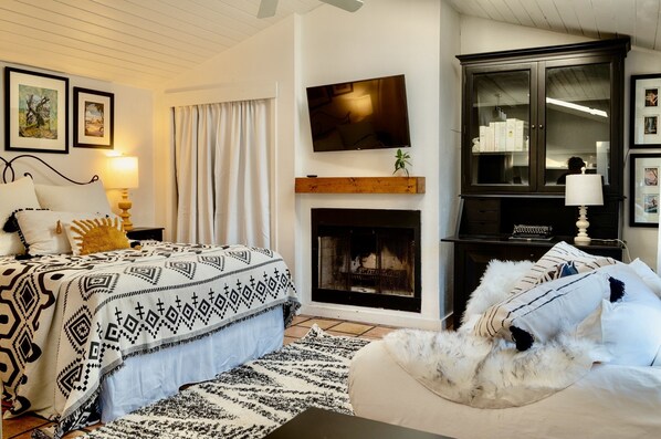 1 bedroom, desk, iron/ironing board, WiFi